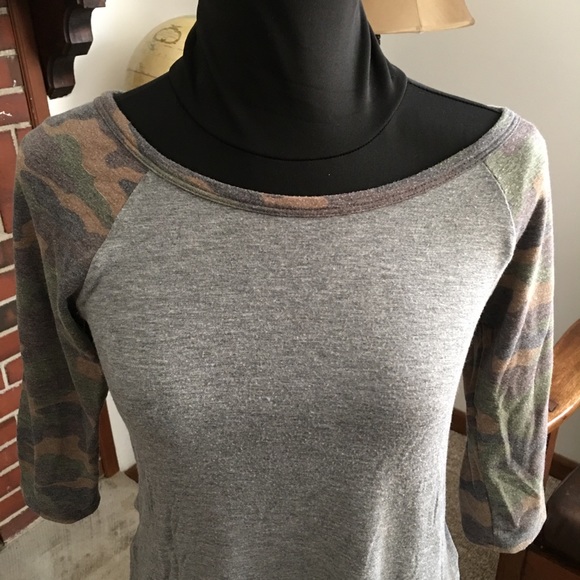 Atticute Tops - Camo 3/4 sleeve T shirt top Camouflage sleeve